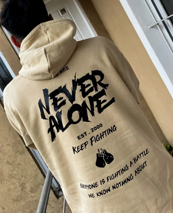 Buzo Canguro Hoodie Never Alone (Calidad Premium-UNISEX)