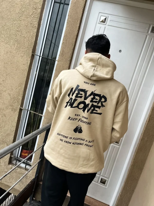 Buzo Canguro Hoodie Never Alone (Calidad Premium-UNISEX)