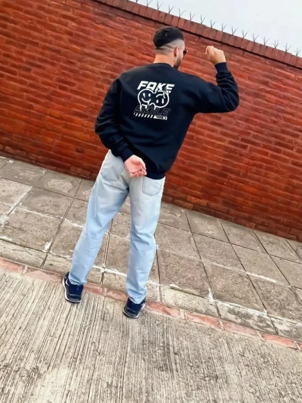 fake-smile-modelo-ae5928d99a4e66eea817101876043573-1024-1024 Buzo Fake Smile (Calidad Premium-Unisex)