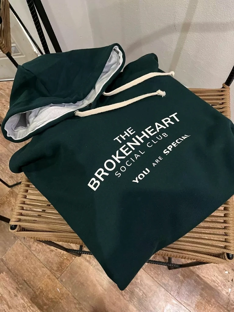 Buzo Canguro Hoodie The Brokenheart (Calidad Premium-Unisex)