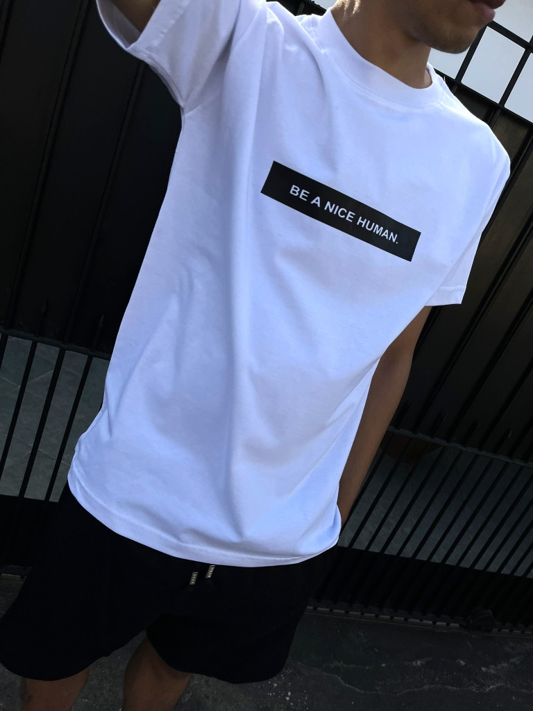 IMG5837 Remera Be A Nice Human (ALG-H)