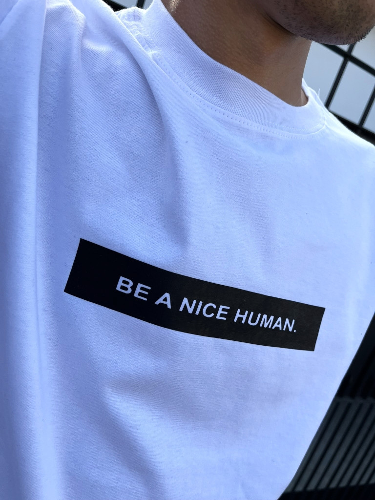 IMG5839 Remera Be A Nice Human (ALG-H)
