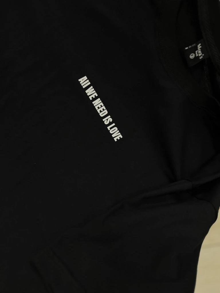 Remeron Oversize All We Need Is Love (Unisex-ALG)