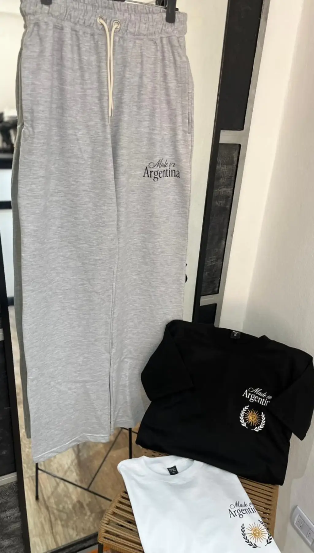 CONJUNTO MADE IN ARGENTINA MORAS IND